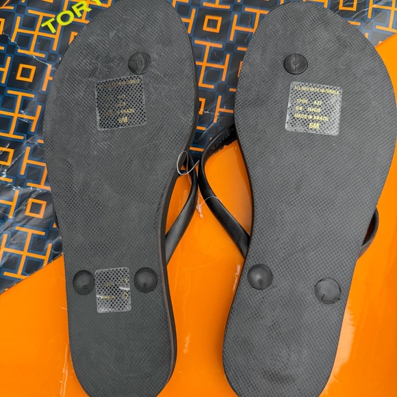 Floor sample Tory Burch Black Logo Flip Flops - Picture 5 of 10